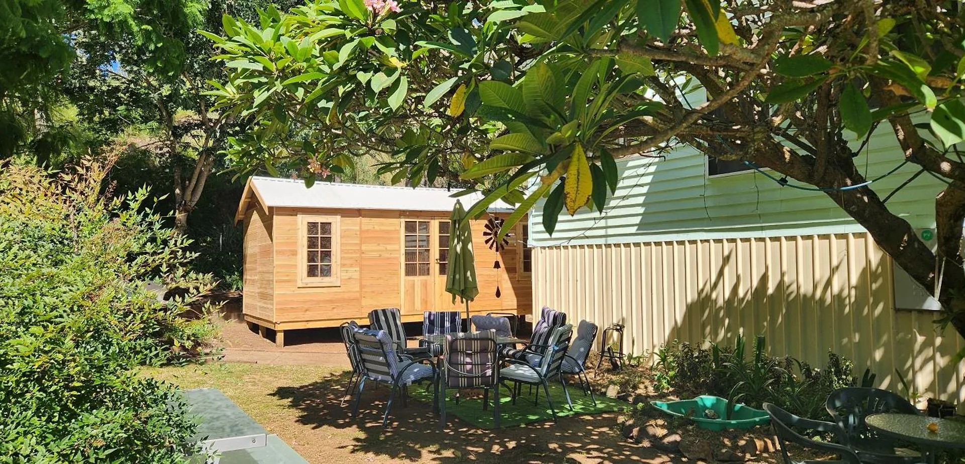 Meyenburg Cabins Mount Morgan Хостел